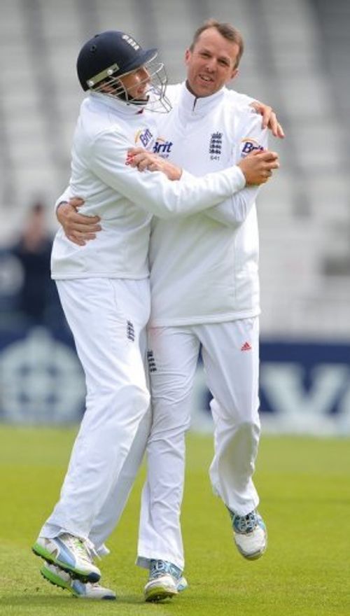 Graeme Swann (R) celebrates with Joe Root after the dismissal of New Zealand's Hamish Rutherford on May 27, 2013