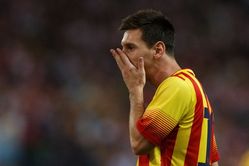 Barcelona sweat on Lionel Messi injury