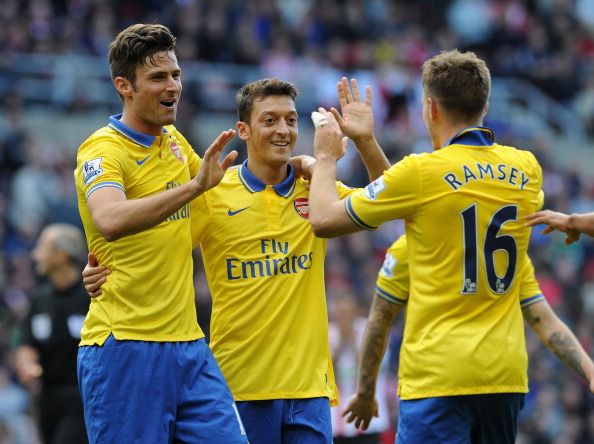 Aaron Ramsey celebrates scoring Arsenal&#039;s third goal (his second) with Olivier Giroud and Mesut Oezil during the Barclays Premier League match between Sunderland and Arsenal at Stadium of Light on September 14, 2013 in Sunderland, England.  (Getty Images)