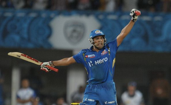 Mumbai Indians batsman Rohit Sharma (L)