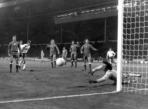 Football. World Cup Qualifier, Wembley Stadium, London. 17th October,1973. England 1 v Poland 1. Polish goalkeeper Jan Tomaszewski dives as England&#039;s Allan Clarke shoots past Polish defenders but also wide of the goal. The 1-1 draw meant that England did