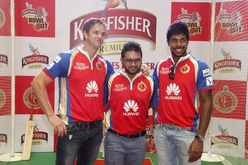 Albie Morkel, Parthiv Patel and Varun Aaron share a light moment at the Kingfisher Bowl Out