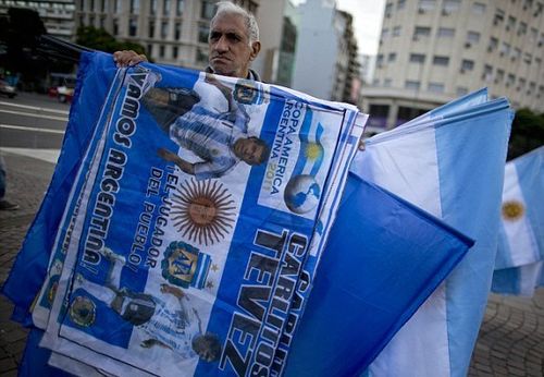 Argentina fans take to the streets to protest Carlos Tevez's possible exclusion from the Argentina squad