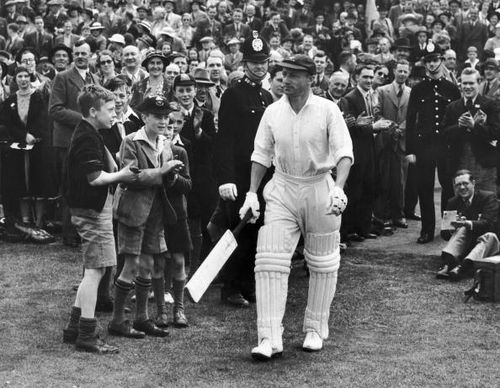 August 1938:  Spectators clapping Australian cricketer Sir Don Bradman (1908 - 2001) as he comes out during the 4th Test Match at Headingley, Leeds. Sir Donald Bradman was the first cricketer to be knighted in 1949 for his services to cricket.  (Photo by Fox Photos/Getty Images)