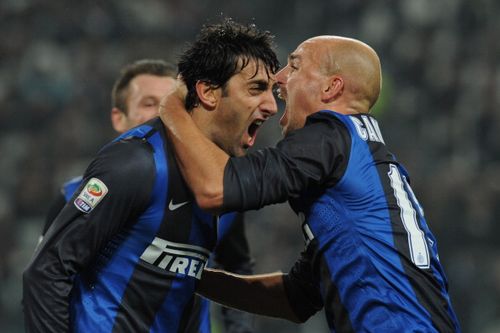 Diego Milito (L) and Esteban Cambiasso