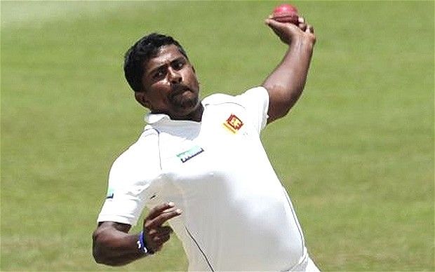 Rangana Herath bowls