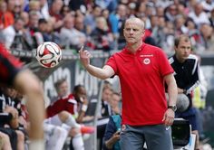 Eintracht Frankfurt coach Thomas Schaaf steps down