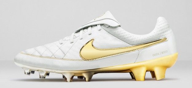 Nike Tiempo Touch of Gold mirrors Nike Tiempo Legned V