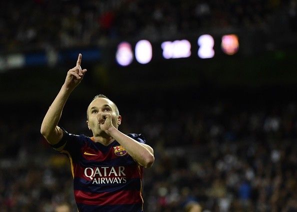 Andres Iniesta standing ovation at Bernabeu