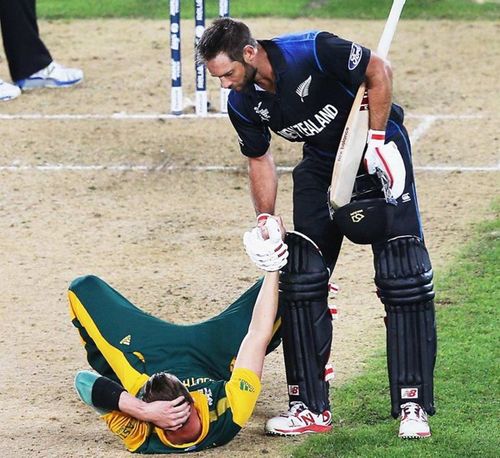 Elliott consoling Steyn