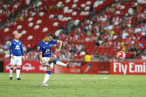 Kevin Mirallas freekick