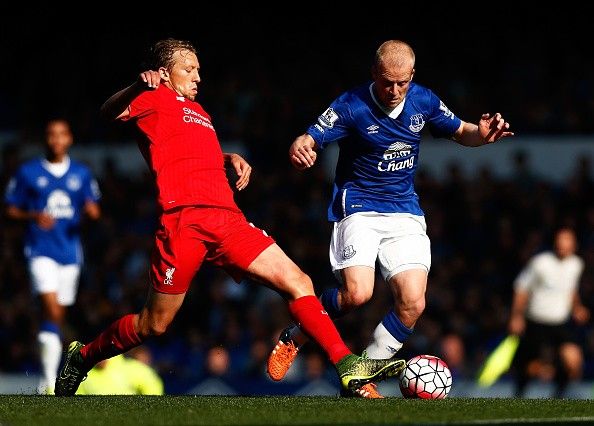 Lucas Leiva Liverpool tackles