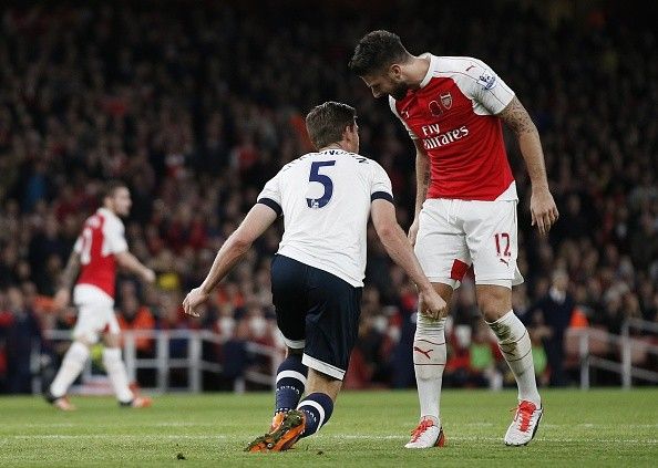 Olivier Giroud Jan Vertonghen Arsenal Tottenham