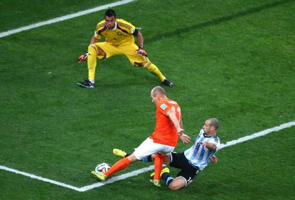 Mascherano FIFA 2014 tackle