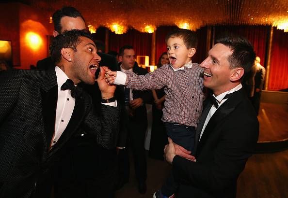 Messi, son and Alves