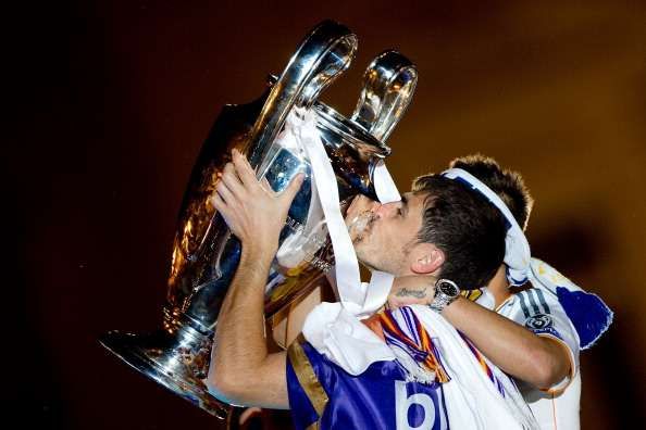 iker casillas champions league trophy