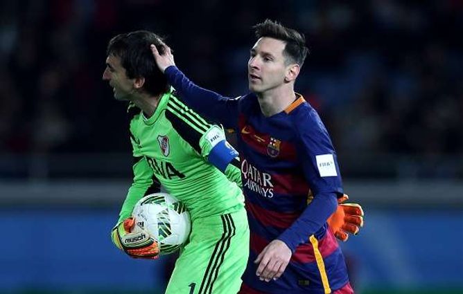 Lionel Messi's kind gestures towards River Plate goalkeeper Marcelo Barovero