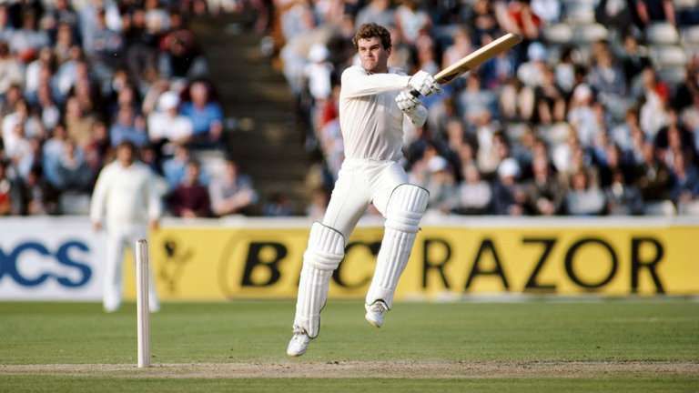 Martin Crowe mastered playing the ball late to successfully defy reverse swing