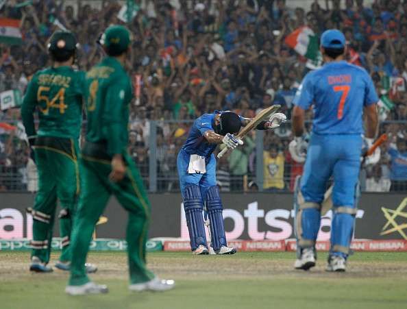 Kohli bows down to Sachin Tendulkar upon conquering Pakistan in the 2016 World T20.