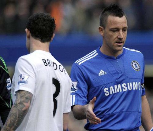 Wayne Bridge leaves John Terry hanging ahead of kickoffÂ 