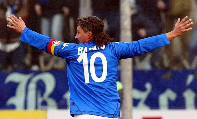 Baggio celebrating a goal while playing for Brescia