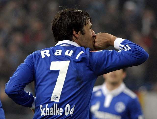 Raul’s number seven jersey at Schalke has been retired