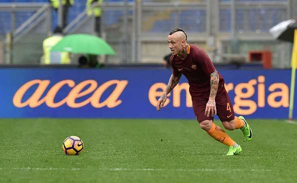 ROME, ITALY - MARCH 04: Radja Nainggolan of AS Roma in action during the Serie A match between AS Roma and SSC Napoli at Stadio Olimpico on March 4, 2017 in Rome, Italy.  (Photo by Giuseppe Bellini/Getty Images)