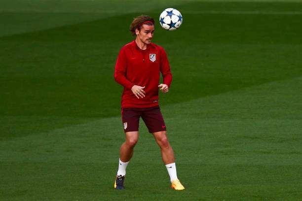 MADRID, SPAIN - MAY 01: Antoine Griezmann of Atletico de Madrid saves on a header during a training session ahead of the UEFA Champions League Semifinal First leg match between Real Madrid CF and Club atletico de Madrid  at Estadio Santiago Bernabeu on May 1, 2017 in Madrid, Spain.  (Photo by Gonzalo Arroyo Moreno/Getty Images)