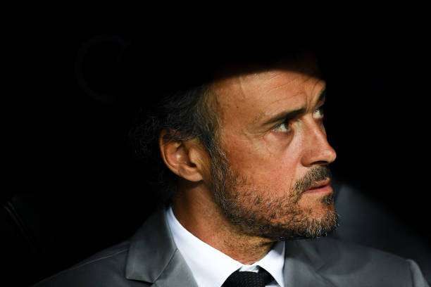 MADRID, SPAIN - APRIL 23:  Head coach Luis Enrique of FC Barcelona looks on during the La Liga match between Real Madrid CF and FC Barcelona at the Santiago Bernabeu stadium on April 23, 2017 in Madrid, Spain.  (Photo by David Ramos/Getty Images)