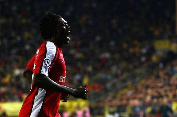 VILLARREAL, SPAIN - APRIL 07:  Emmanuel Adebayor of Arsenal celebrates scoring his team's first goal during the UEFA Champions League quarter-final first leg match between Villarreal and Arsenal at the Madrigal Stadium on April 7, 2009 in Villarreal, Spain.  (Photo by Jamie McDonald/Getty Images)