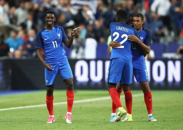 PARIS, FRANCE - JUNE 13:  Ousmane Dembele of France (11) celebrates as he scores their third goal with team mates during the International Friendly match between France and England at Stade de France on June 13, 2017 in Paris, France.  (Photo by Julian Finney/Getty Images)