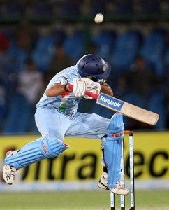 Yuvraj ducks a bouncer, see the difference!